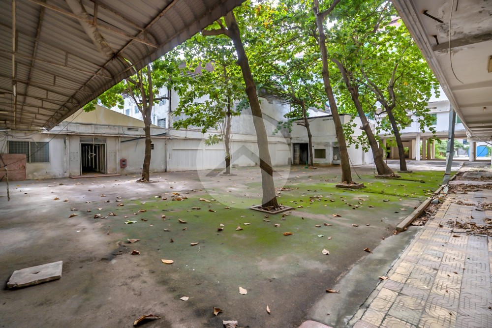 Prime Location 7,551 Sqm Land and Building For Rent - Monorom, Phnom Penh - Image 9