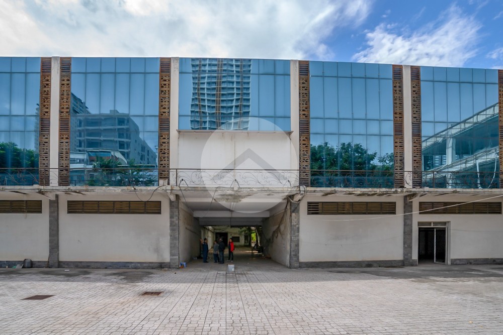 Prime Location 7,551 Sqm Land and Building For Rent - Monorom, Phnom Penh - Image 21