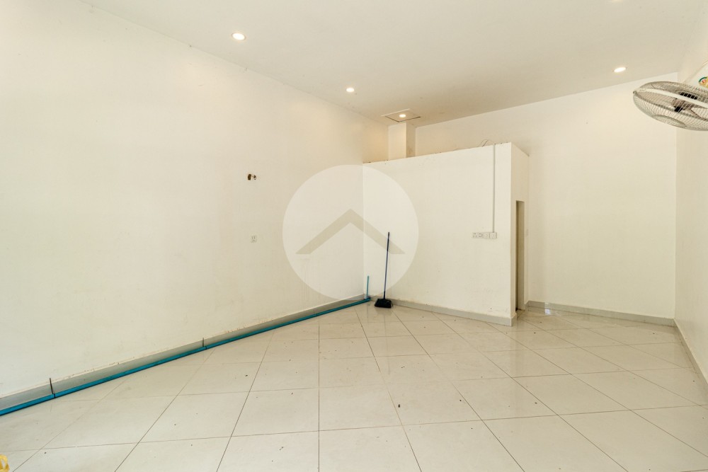 32 Sqm Commercial Space For Rent - Riverside, Sala Kamreuk, Siem Reap - Image 3