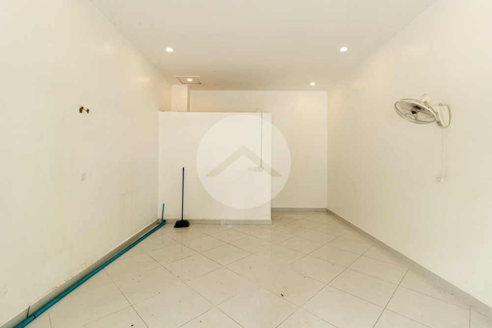 32 Sqm Commercial Space For Rent - Riverside, Sala Kamreuk, Siem Reap - Image 2