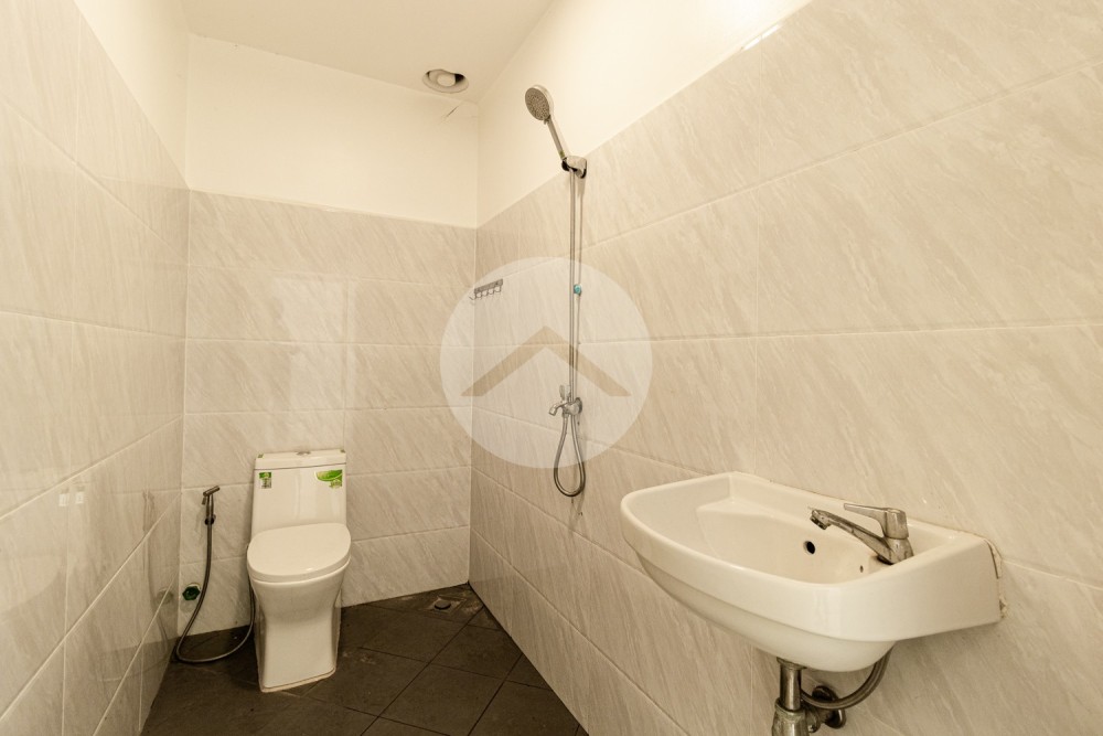 32 Sqm Commercial Space For Rent - Riverside, Sala Kamreuk, Siem Reap - Image 8