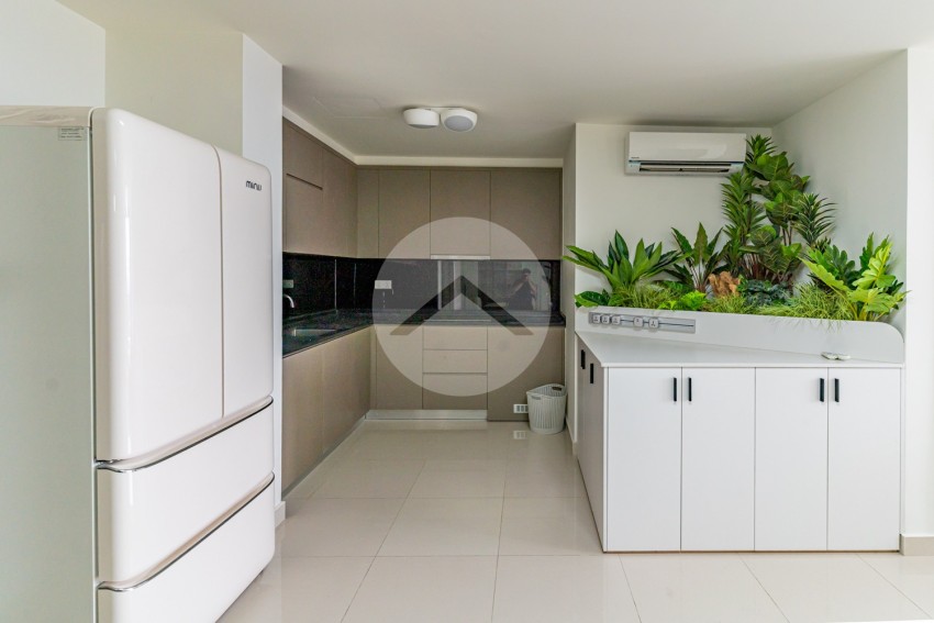 2 Bedroom Condo For Rent - The Peak , Tonle Bassac, Phnom Penh