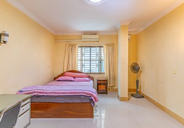 2 Bedroom Apartment For Rent - BKK1, Phnom Penh thumbnail