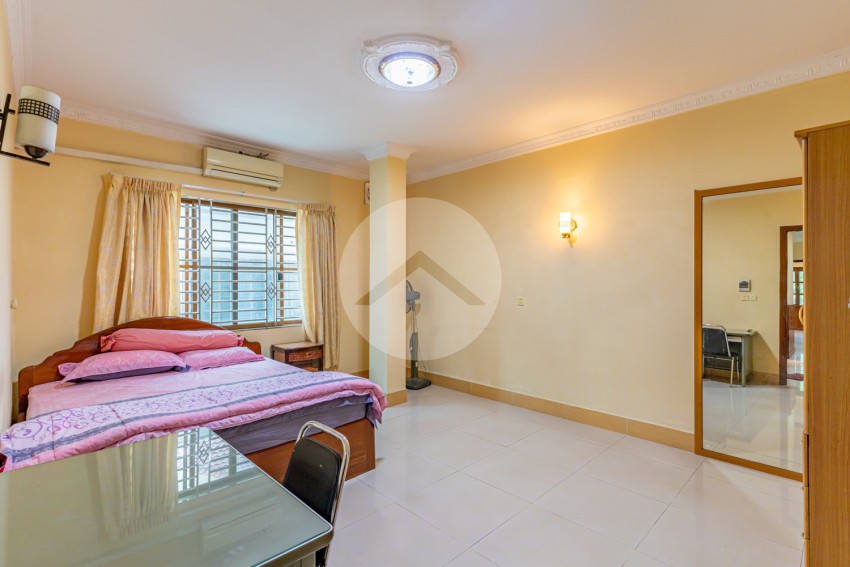 2 Bedroom Apartment For Rent - BKK1, Phnom Penh