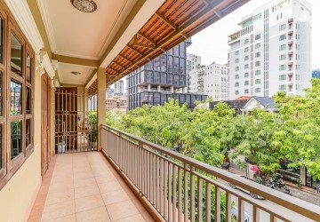 2 Bedroom Apartment For Rent - BKK1, Phnom Penh thumbnail