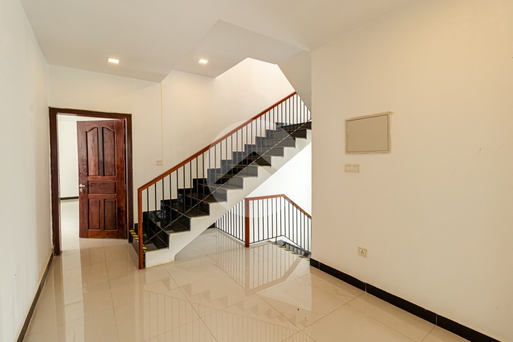 4 Bedroom House For Rent - Svay Dangkum, Siem Reap - Image 6
