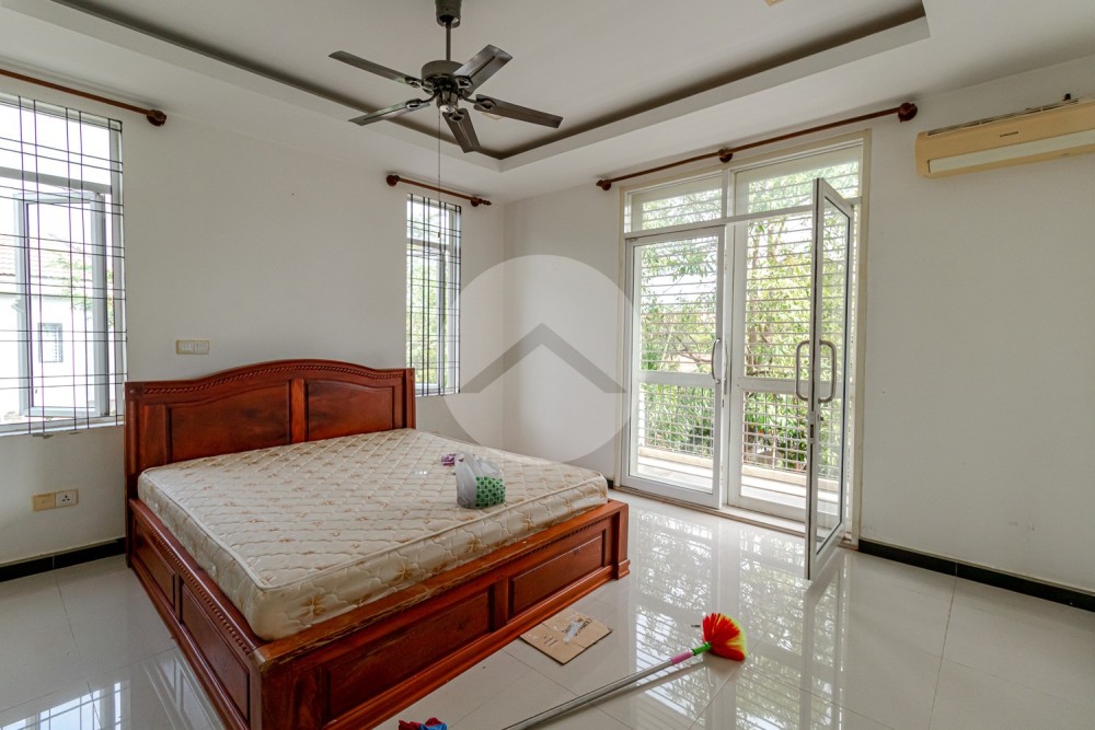 4 Bedroom House For Rent - Svay Dangkum, Siem Reap - Image 10