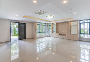 6 Bedroom Queen Villa For Rent - Chip Mong 60m, Khan Meanchey, Phnom Penh thumbnail