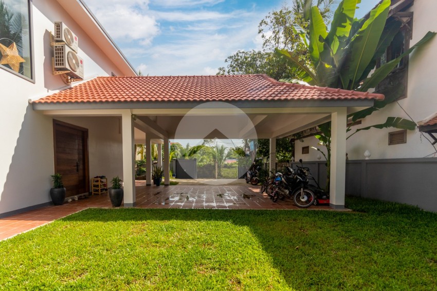 4 Bedroom Villa For Sale - Sala Kamreuk, Siem Reap