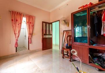 5 Bedroom Commercial Shophouse For Rent - On 7 Makara Road, Sala Kamreuk, Siem Reap thumbnail