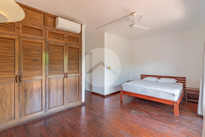 3 Bedroom Serviced Townhouse For Rent - Tonle Bassac, Phnom Penh