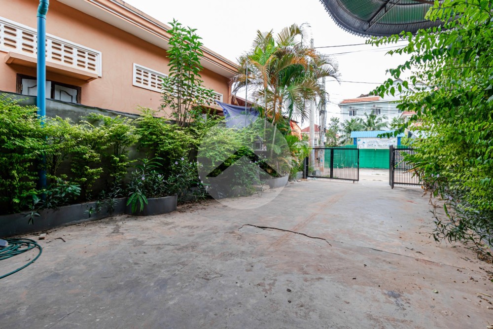 2 Bedroom Apartment For Rent - Svay Dangkum, Siem Reap - Image 15