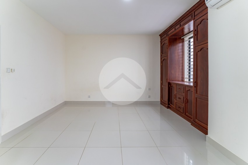 4 Bedroom Twin Villa For Rent - Chak Angrae Kraom, Phnom Penh