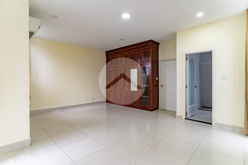 4 Bedroom Twin Villa For Rent - Chak Angrae Kraom, Phnom Penh