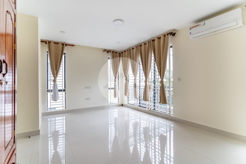 4 Bedroom Twin Villa For Rent - Chak Angrae Kraom, Phnom Penh