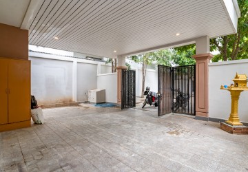 4 Bedroom Twin Villa For Rent - Chak Angrae Kraom, Phnom Penh thumbnail