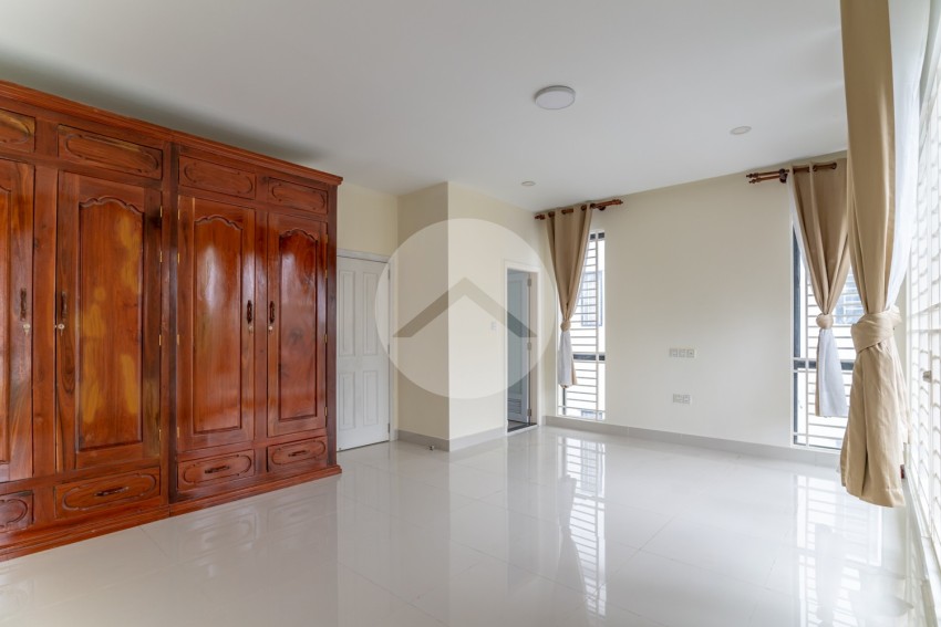 4 Bedroom Twin Villa For Rent - Chak Angrae Kraom, Phnom Penh