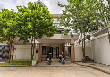 4 Bedroom Twin Villa For Rent - Chak Angrae Kraom, Phnom Penh thumbnail