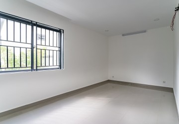 4 Bedroom Shophouse For Rent - Chip Mong 271, Chak Angrae Kraom, Phnom Penh thumbnail