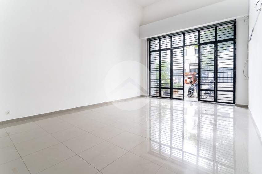 4 Bedroom Shophouse For Rent - Chip Mong 271, Chak Angrae Kraom, Phnom Penh