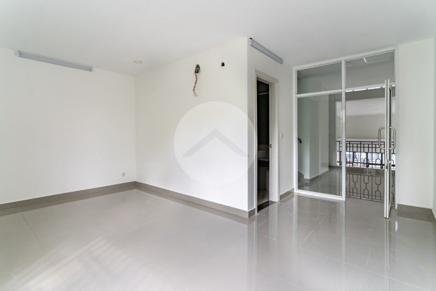 4 Bedroom Shophouse For Rent - Chip Mong 271, Chak Angrae Kraom, Phnom Penh