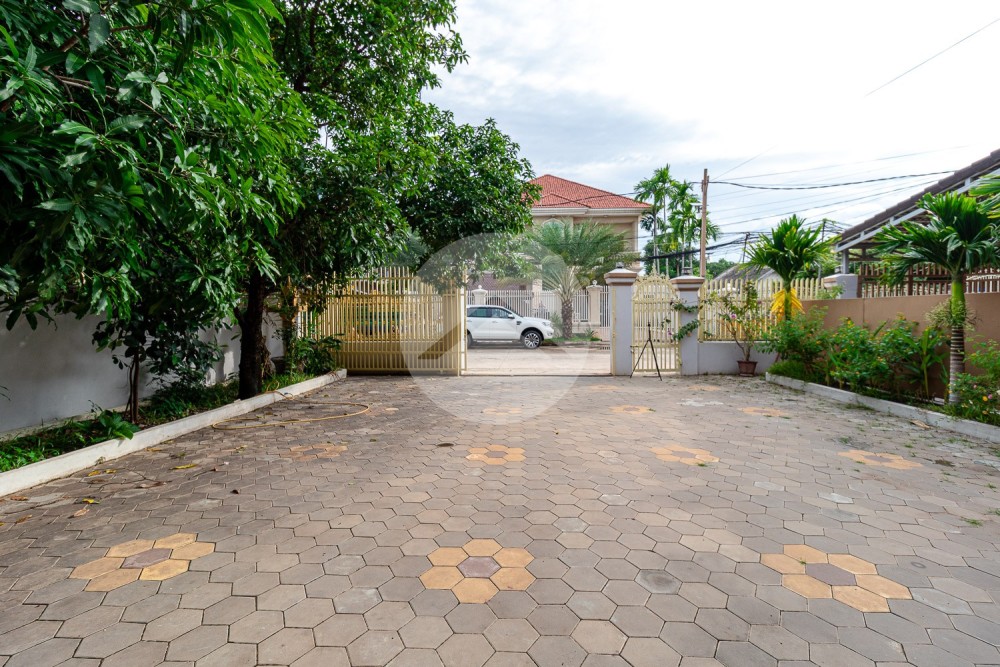 5 Bedroom Villa For Rent - Svay Dangkum, Siem Reap - Image 34