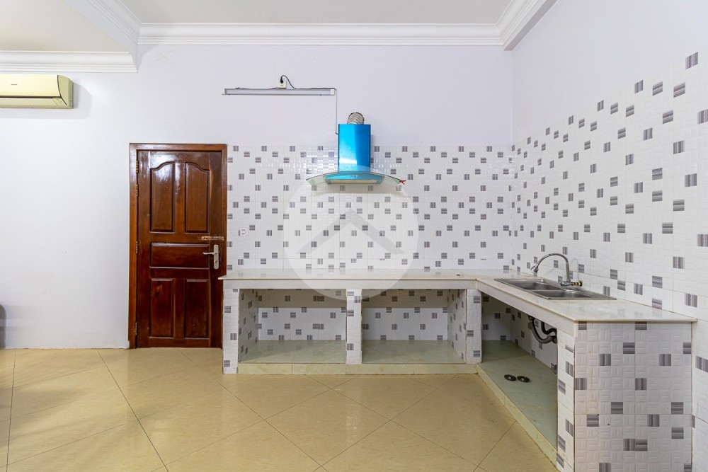 5 Bedroom Villa For Rent - Svay Dangkum, Siem Reap - Image 9