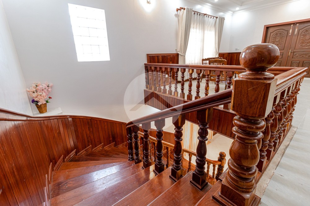 5 Bedroom Villa For Rent - Svay Dangkum, Siem Reap - Image 13