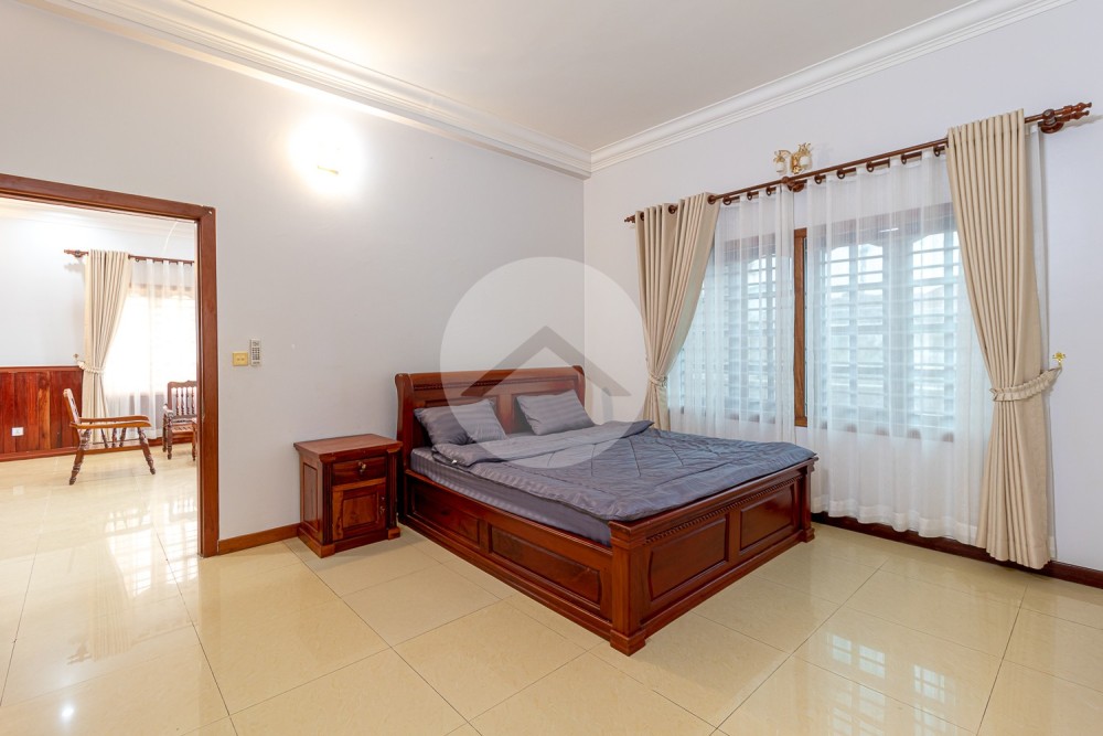 5 Bedroom Villa For Rent - Svay Dangkum, Siem Reap - Image 19