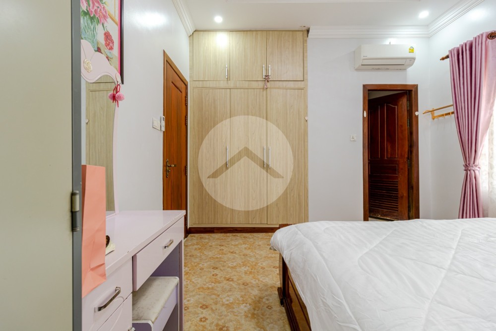 4 Bedroom Villa For Rent - Svay Dangkum, Siem Reap - Image 10