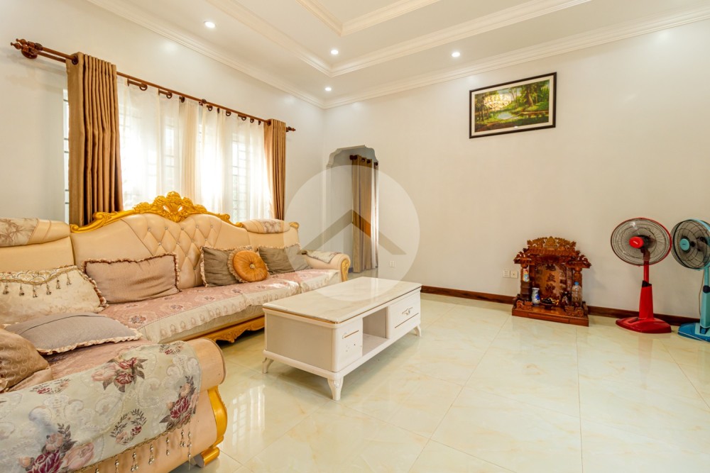 4 Bedroom Villa For Rent - Svay Dangkum, Siem Reap - Image 3