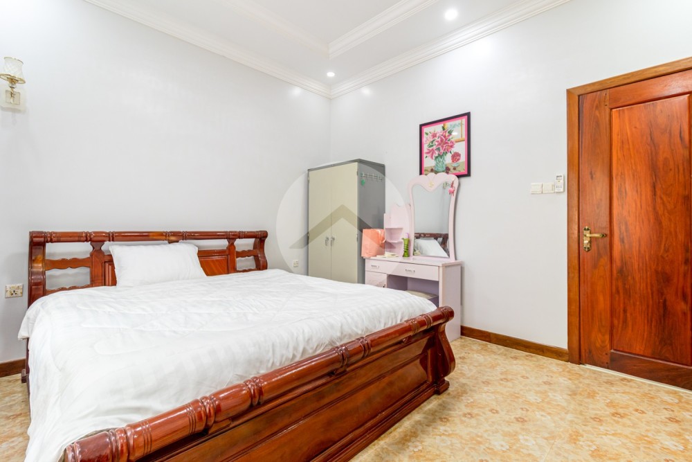 4 Bedroom Villa For Rent - Svay Dangkum, Siem Reap - Image 9