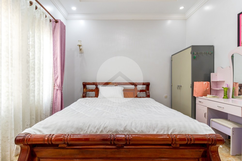 4 Bedroom Villa For Rent - Svay Dangkum, Siem Reap - Image 8