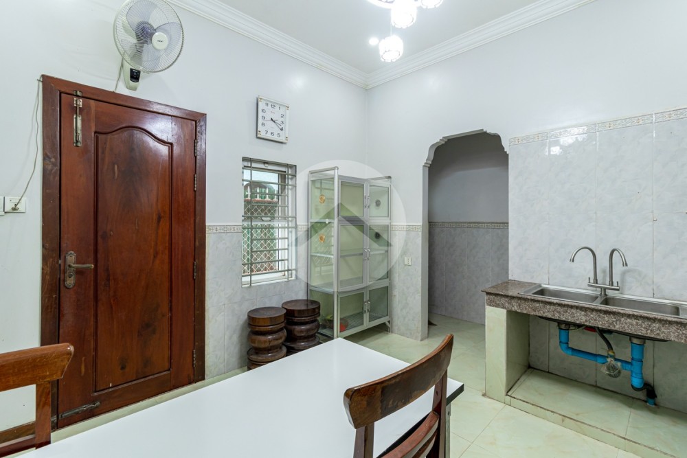4 Bedroom Villa For Rent - Svay Dangkum, Siem Reap - Image 17