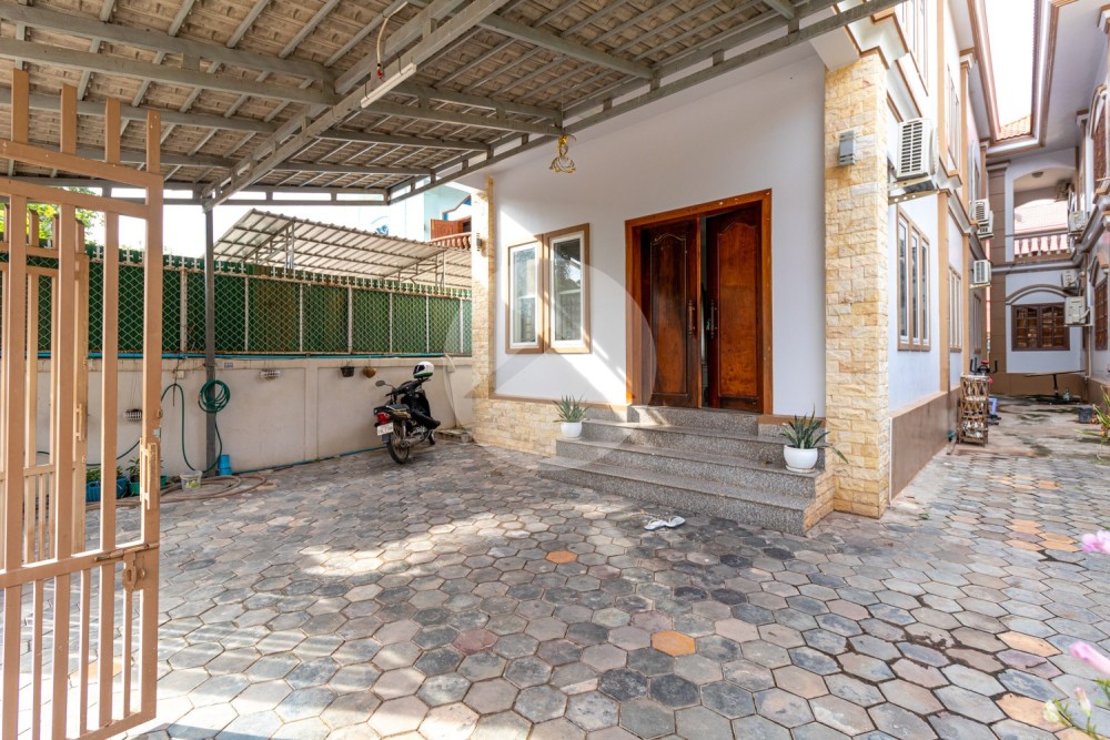 4 Bedroom Villa For Rent - Svay Dangkum, Siem Reap - Image 29