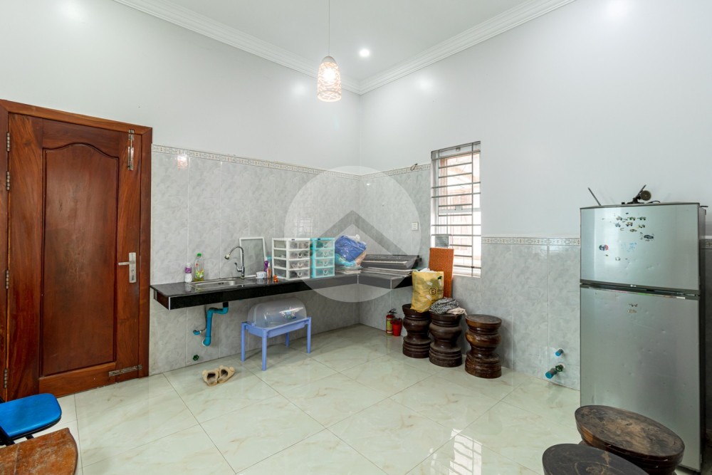 4 Bedroom Villa For Rent - Svay Dangkum, Siem Reap - Image 19