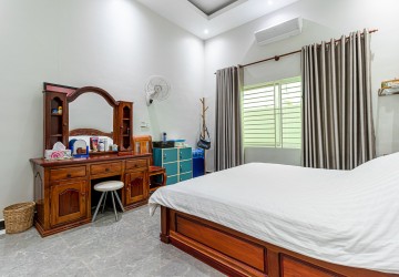 2 Bedroom Villa For Rent - Kandaek, Siem Reap thumbnail
