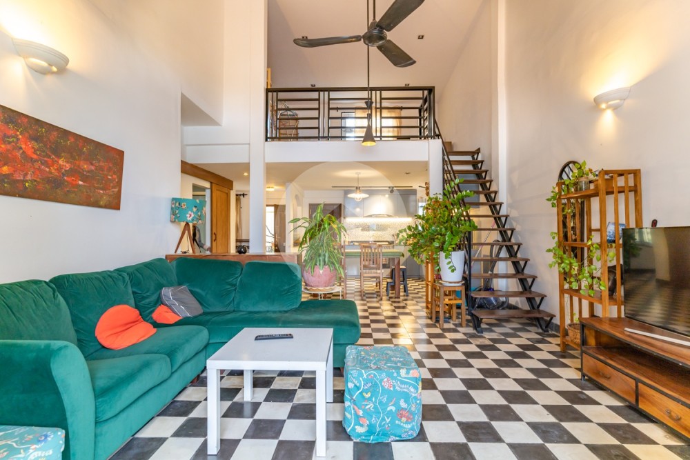 Renovated Duplex 2 Bedroom Apartment For Rent - Phsar Chas, Phnom Penh - Image 2