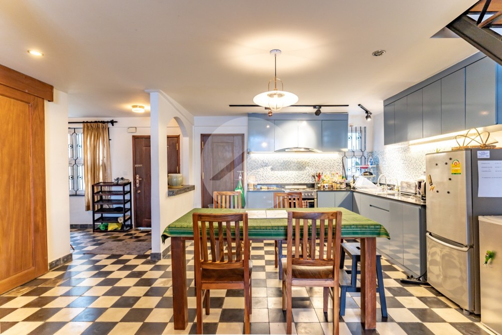 Renovated Duplex 2 Bedroom Apartment For Rent - Phsar Chas, Phnom Penh - Image 4