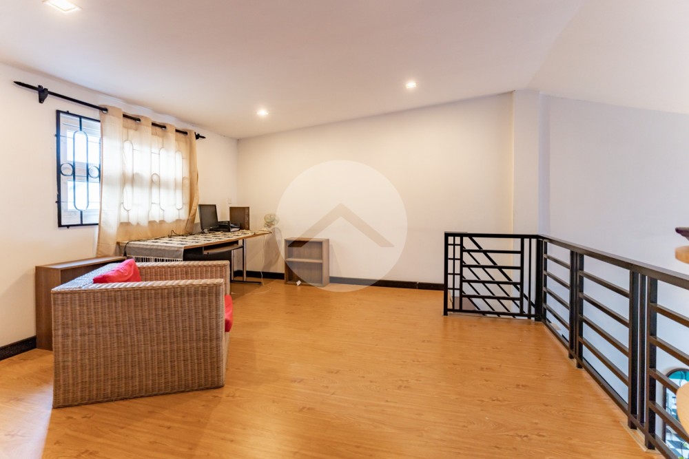 Renovated Duplex 2 Bedroom Apartment For Rent - Phsar Chas, Phnom Penh - Image 16