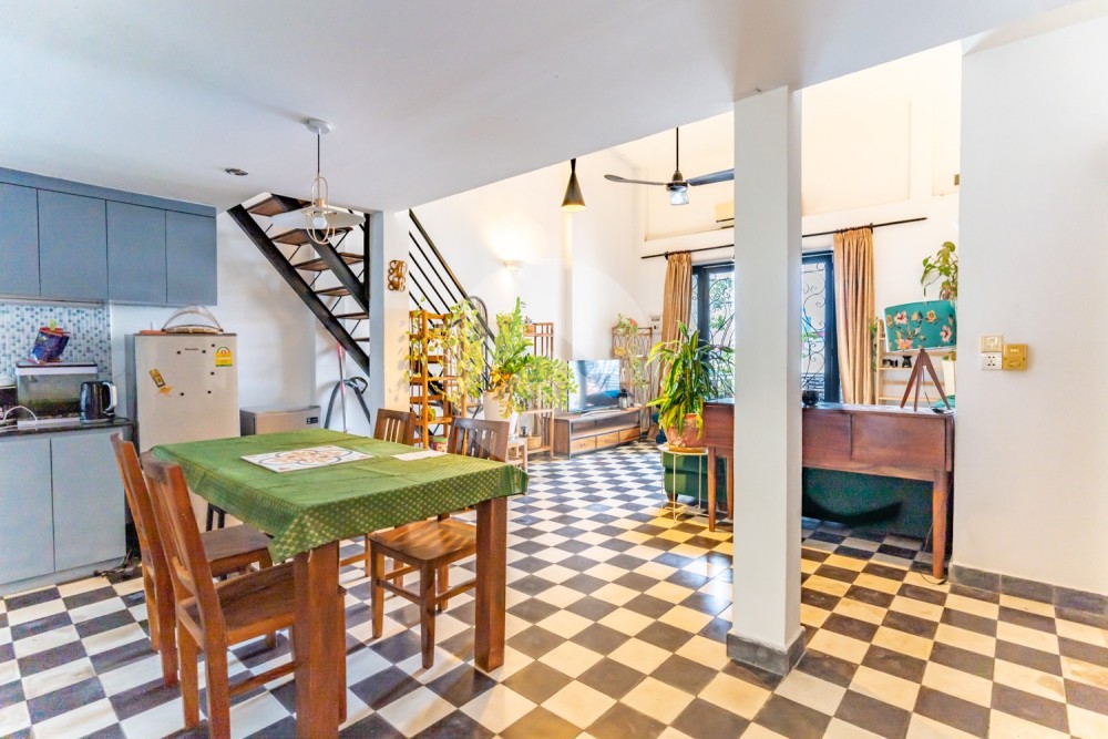 Renovated Duplex 2 Bedroom Apartment For Rent - Phsar Chas, Phnom Penh - Image 3