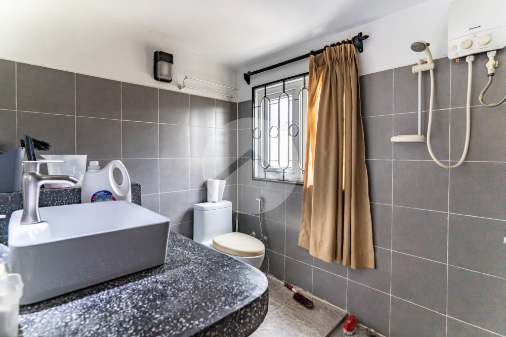 Renovated Duplex 2 Bedroom Apartment For Rent - Phsar Chas, Phnom Penh - Image 20
