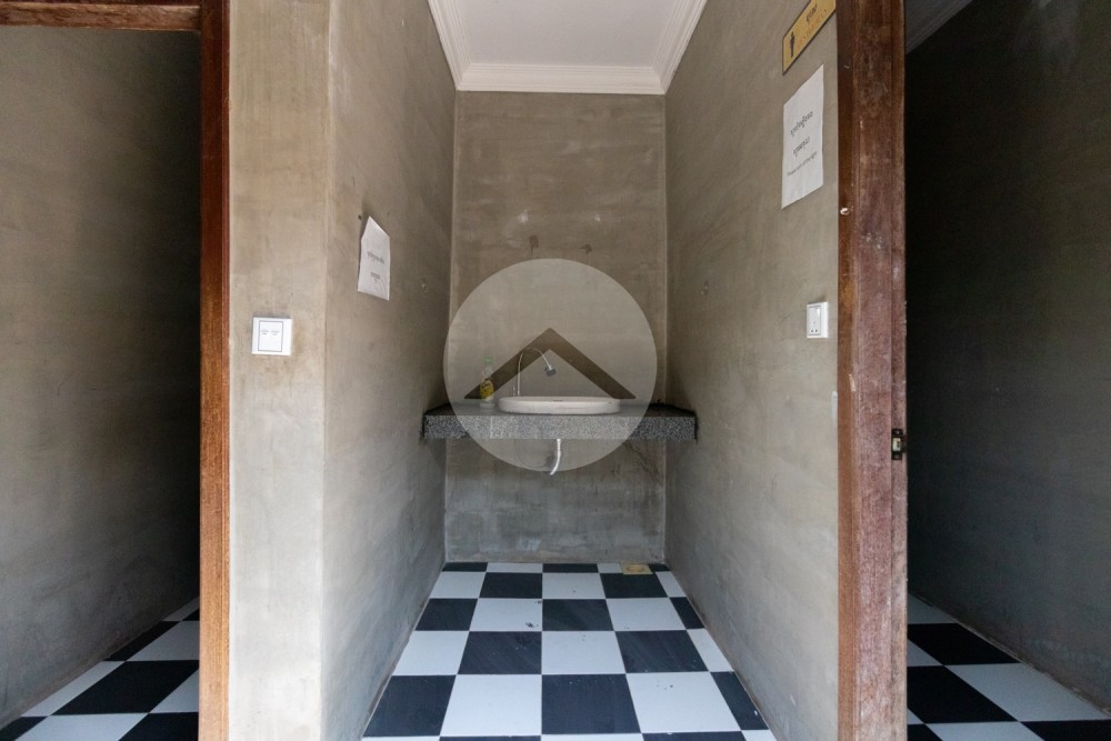 1 Bedroom Commercial Space For Rent - Svay Dangkum, Siem Reap - Image 11