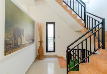 3 Bedroom Apartment For Rent - Svay Dangkum, Siem Reap thumbnail