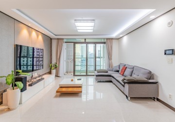 3 Bedroom Condo For Rent - De Castle Royal, BKK1, Phnom Penh thumbnail