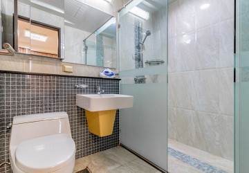 3 Bedroom Condo For Rent - De Castle Royal, BKK1, Phnom Penh thumbnail