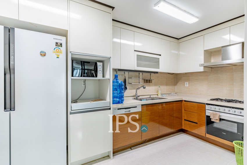 3 Bedroom Condo For Rent - De Castle Royal, BKK1, Phnom Penh