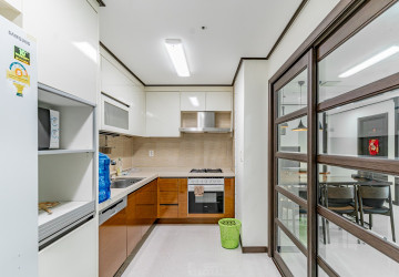 3 Bedroom Condo For Rent - De Castle Royal, BKK1, Phnom Penh thumbnail