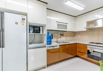 3 Bedroom Condo For Rent - De Castle Royal, BKK1, Phnom Penh thumbnail