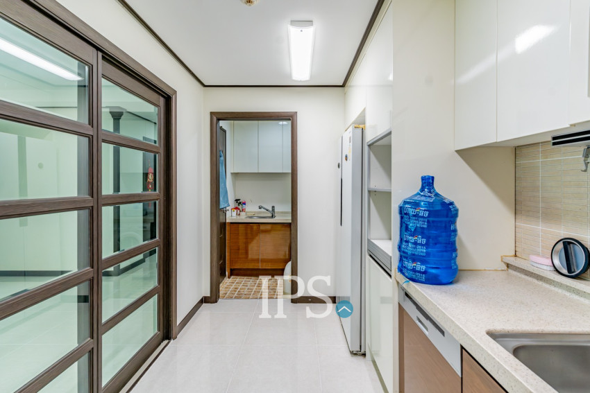 3 Bedroom Condo For Rent - De Castle Royal, BKK1, Phnom Penh